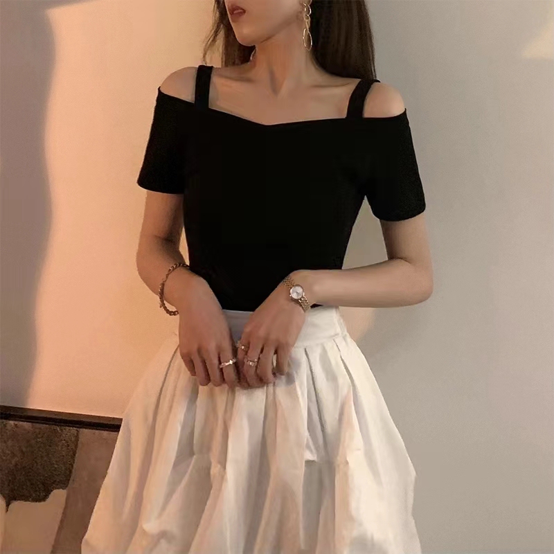 One-Shoulder Black Short-Sleeve T-Shirt for Women, Summer 2025, Off-Shoulder, Sexy, Slim-Fit, Stylish Top That Exposes the Collarbone