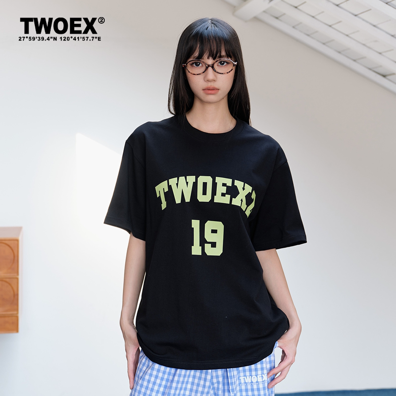 [Hosted by Huang Minghao] Twoex2 Official Store Digital Motorcycle Style Logo Loose Casual Short Sleeve T-Shirt for Summer