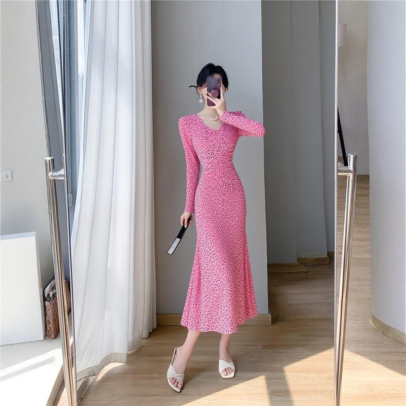 2026 Spring New Style Pink V-Neck High-End Sequined Fishtail Dress for Women, Fashionable Hip-Hugging Slimming Mid-Length Dress 2026 Spring New Style Pink V-Neck High-End Sequined Fishtail Dress for Women, Fashionable Hip-Hugging Slimming Mid-Length Dress