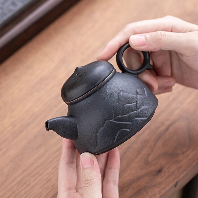 Clearance Sale: Simple Black Pottery Teapot for Home Use, Lu Bao Glaze Kung Fu Tea Set, Teapot with Filter, Anti-Scald Ceramic Tea Maker