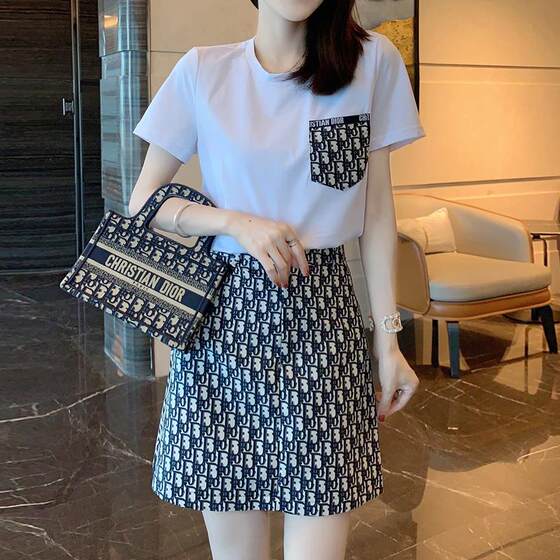 Skirt Suit Spring/Summer 2025 New Style Elegant High-End Fashionable Age-Reducing Casual Fashion T-Shirt and Short Skirt Two-Piece Set