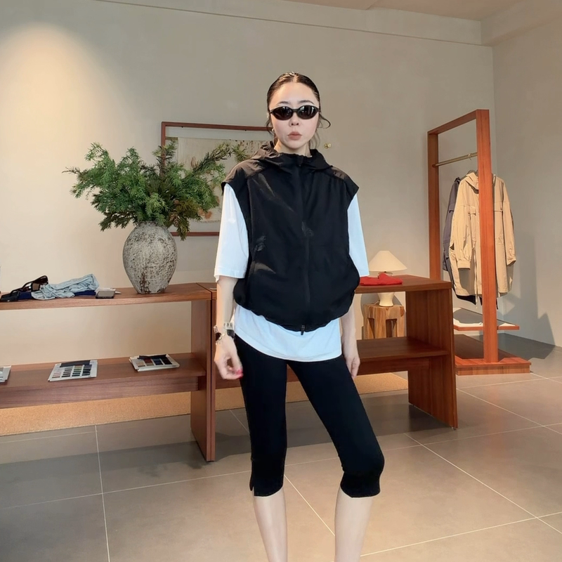 Wm Highly Recommends a Casual Style Hooded Zip-Up Vest for Women, Loose, Breathable, Sun-Protective, Versatile, Thin, Outdoor Vest