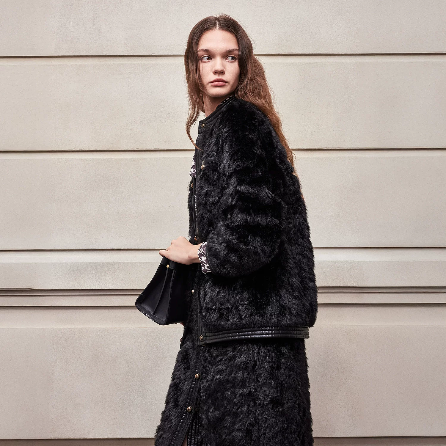 Осенняя и зимняя женская одежда от BCBG элегантна и универсальна. Металлическая пряжка кожаная отделка экологичный мех черная маленькая аромата куртка