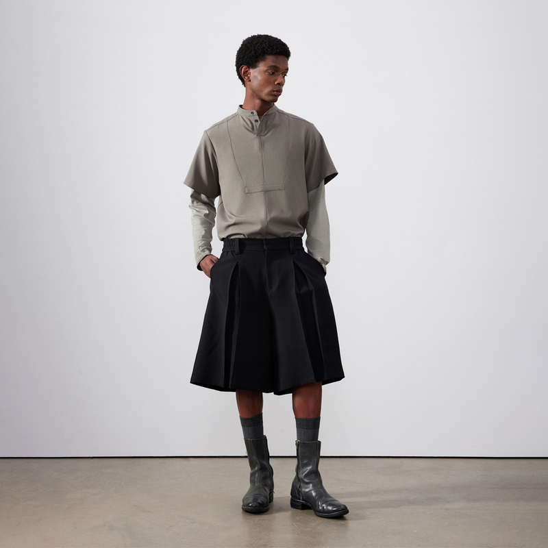 Delierre Deconstructed Stereo Five-Point Trousers, Crisp Fabric / Front and Rear Inverted Pleat Design / Anti-Slip Waistband Delierre Deconstructed Stereo Five-Point Trousers, Crisp Fabric / Front and Rear Inverted Pleat Design / Anti-Slip Waistband