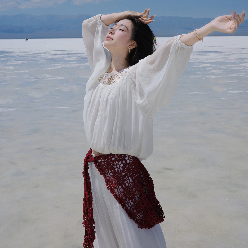 Me Lao Yang's Clothing [Chaka Salt Lake] Hollow-Out Paisley Pattern Breathable Slimming Fashionable Top and Pants Set