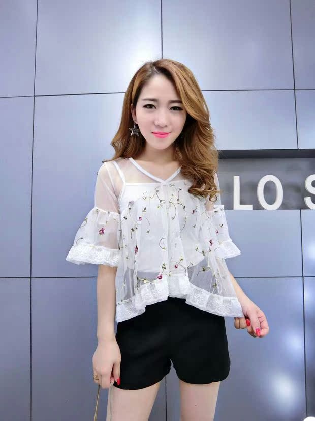 Mùa hè 2019 mới của nữ sinh viên Hàn Quốc áo sơ mi voan ren rộng tay áo lưới ngắn tay hai dây - Cộng với kích thước quần áo áo phông nữ