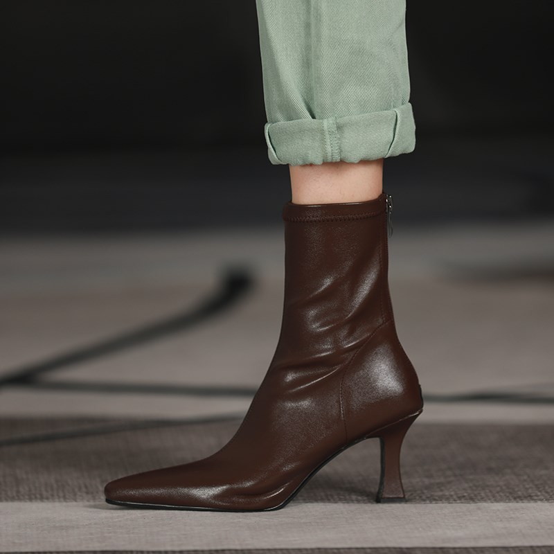 The owner keeps it for himself! e looks great~! Fashionable pointed toe stiletto boots, spring and autumn high-heeled elastic short boots for women, sock boots