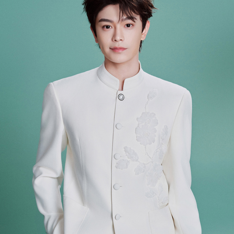 Ding Yuxi Celebrity-Style White Stand-Collar Blazer for Men, High-End, Elaborate Handmade Floral Design Suit