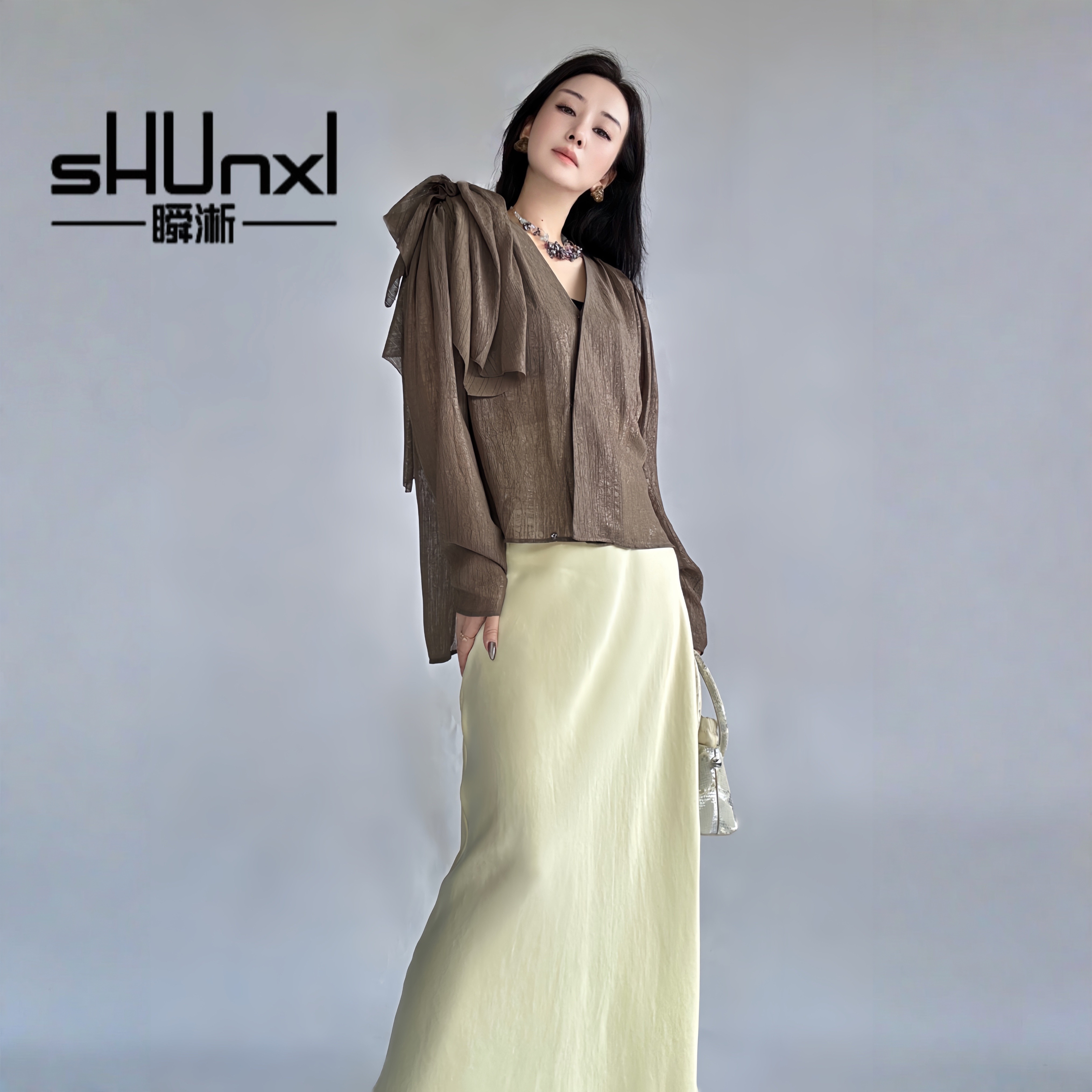 Shunxi 2025 новая женская рубашка с цветочным узором на плече design sense легкая роскошная рубашка с длинными рукавами niche design sense Изображение 1