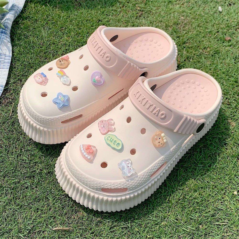 2025新款洞洞鞋：为都市女性打造多功能美鞋