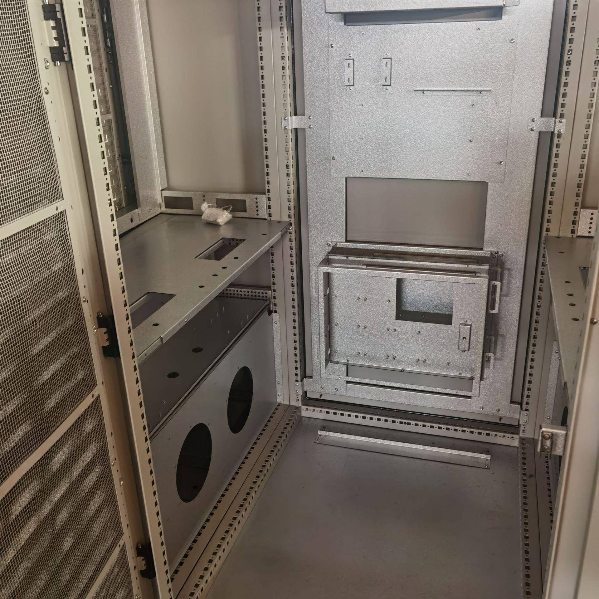 Stainless steel chassis cabinet sheet metal laser cutting processing non-standard industrial equipment sheet metal chassis cabinet shell