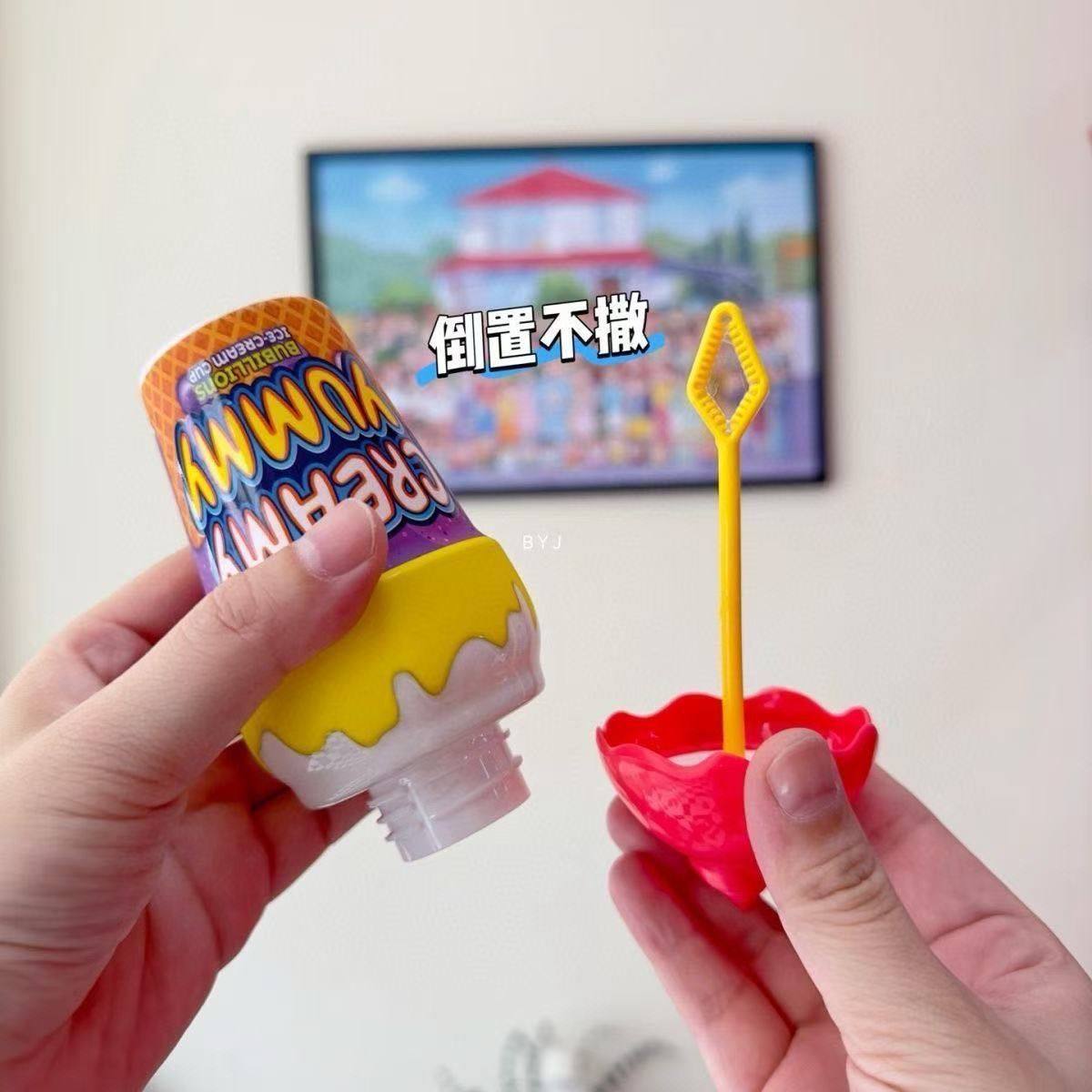 Inverted Ice Cream Bubble Water Bottle for Kids, Outdoor Toy, Baby Bubble Blowing Bottle Cup, Creative Gift for Boys and Girls