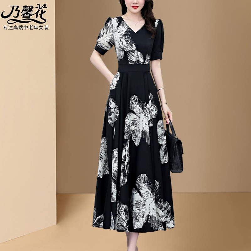 2026 New Summer Style Fashionable and Elegant Printed Dress for Middle-Aged and Elderly Mothers, V-Neck Waist-Cinching Slimming Long Dress