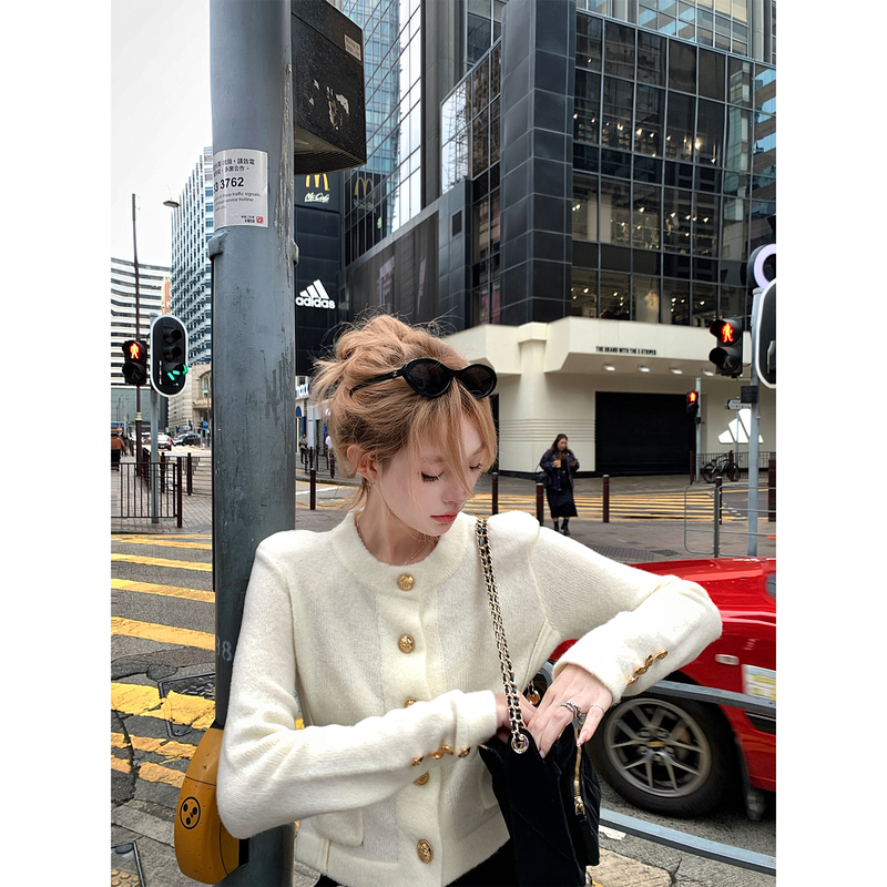 Ceezzzi ◆ Classic Baroque Gold Round Button Sweater Jacket for Women, Short Style, High-End and Elegant Knitted Cardigan.