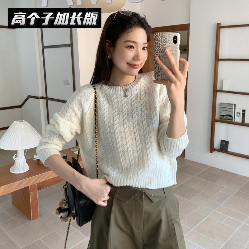 Lazy Short Sweater, Zhizhi Tall Version, Extended Cable Knit, Round Neck, Raglan Sleeves, Vertical Stripes, Loose Knit Top Lazy Short Sweater, Zhizhi Tall Version, Extended Cable Knit, Round Neck, Raglan Sleeves, Vertical Stripes, Loose Knit Top