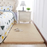 Небольшие коврики на спальне спальни, большая комната, полная сплошной шерсти, передние колодки перед землей, длинная полоса сопротивления грязи