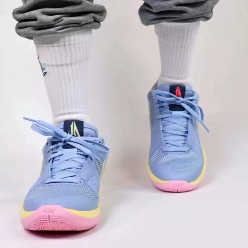 Morant's First-Generation Men's and Women's Training Shoes, Limited Edition in Blue and Pink for the Year of the Dragon, Black and White, Wear-Resistant Low-Top Practical Sneakers