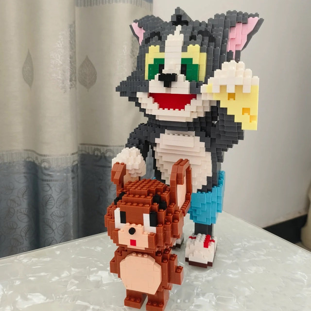 Tom and Jerry Building Blocks Children's Toys Trendy Tom Cat Figure Jerry Puzzle Birthday Gift Little Red Book Cartoon