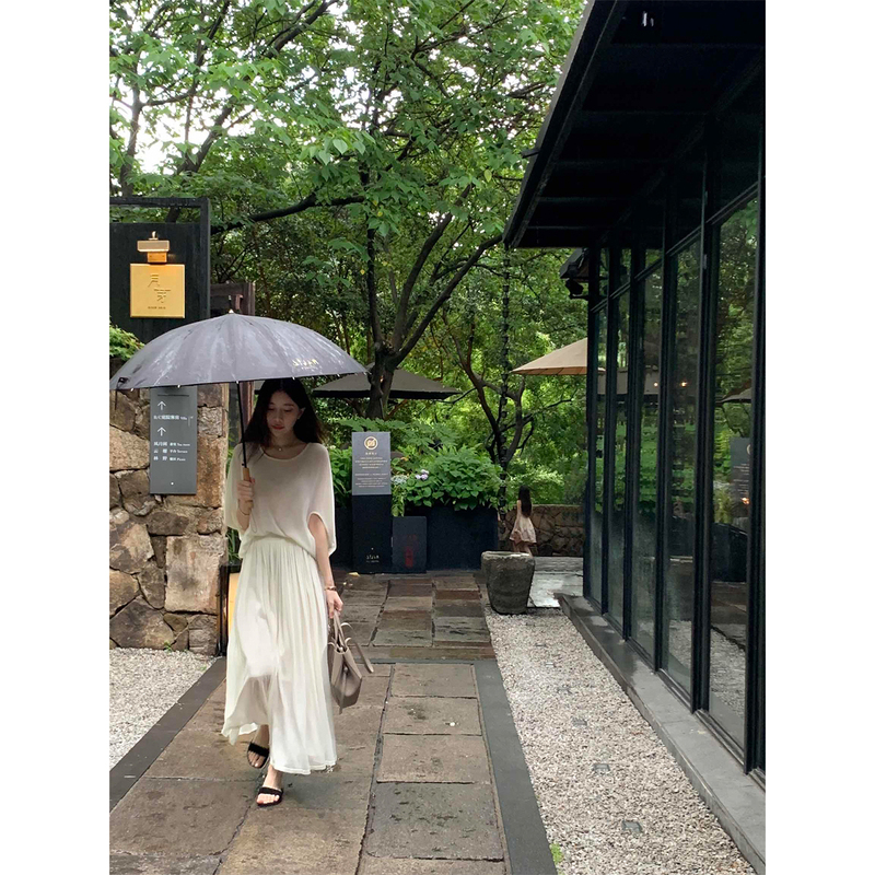 Eroii【Relaxed Fit】High-Quality Material Slimming Round Neck Knitted Top | Skirt Goddess Outfit Eroii【Relaxed Fit】High-Quality Material Slimming Round Neck Knitted Top | Skirt Goddess Outfit