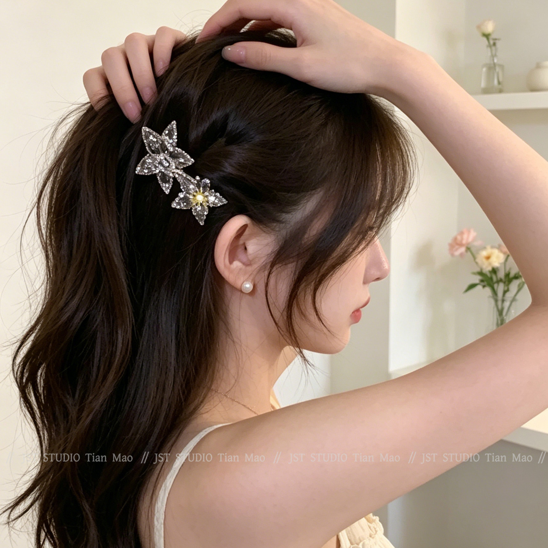 Korean high-end rhinestone five-pointed star inverted comb, fashionable and versatile hair accessory for updos and bangs combing