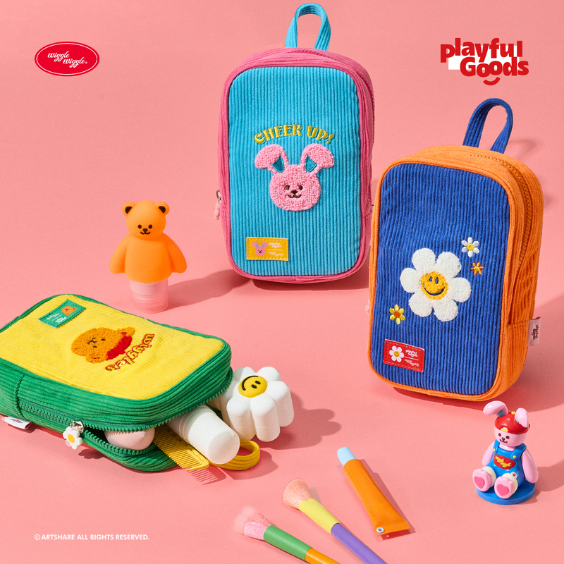 A Bit Mischievous, the Wiggle Wiggle Standing Makeup Brush Storage Bag Is a Travel-Friendly, Portable, and Stylish Accessory A Bit Mischievous, the Wiggle Wiggle Standing Makeup Brush Storage Bag Is a Travel-Friendly, Portable, and Stylish Accessory