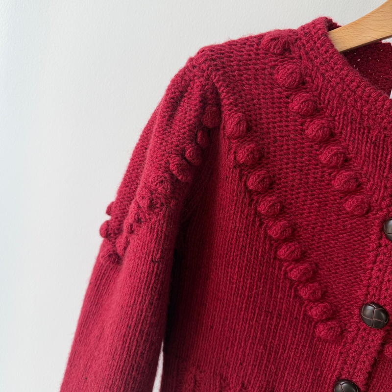 Detailed Craftsmanship Beats Mass-Produced Sweaters! Unique American Style, Heavy Craftsmanship Bobo Ball Short Sweater, Vintage Red
