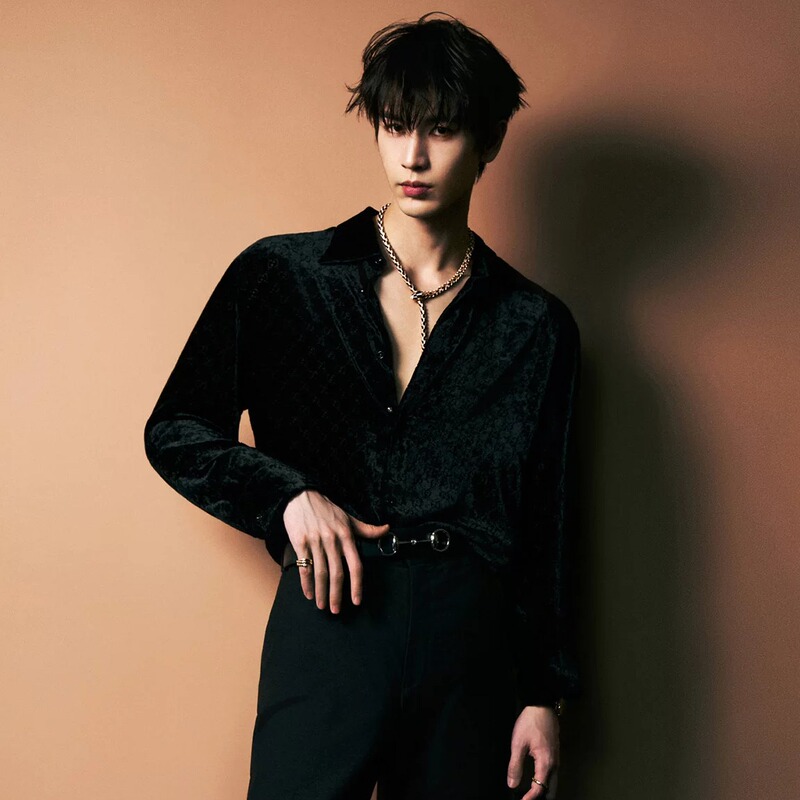 Zhang Linghe Celebrity-Inspired Black Dark-Patterned Velvet Shirt for Men, Long-Sleeve Shirt, Light Luxury, Stylish Casual Top