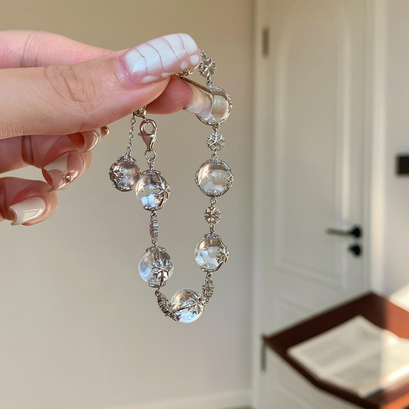 "First Snow of Winter" Ice-Clear Silver Snowflake Transparent Beads Pull-Out Bracelet for Women, Exquisite and Versatile Bracelet "First Snow of Winter" Ice-Clear Silver Snowflake Transparent Beads Pull-Out Bracelet for Women, Exquisite and Versatile Bracelet
