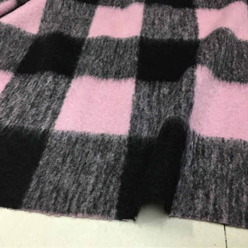 秋冬 ピンクと黒のスクエアチェック ロングヘアウール ファッション生地コート アウター