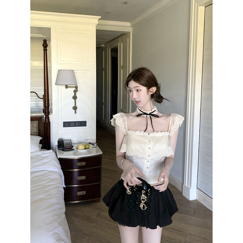 Jijilulu Miss Tiana, a Girl with a Refined and Elegant Temperament, Wearing a Tank Top with a Pure and Alluring Vibe