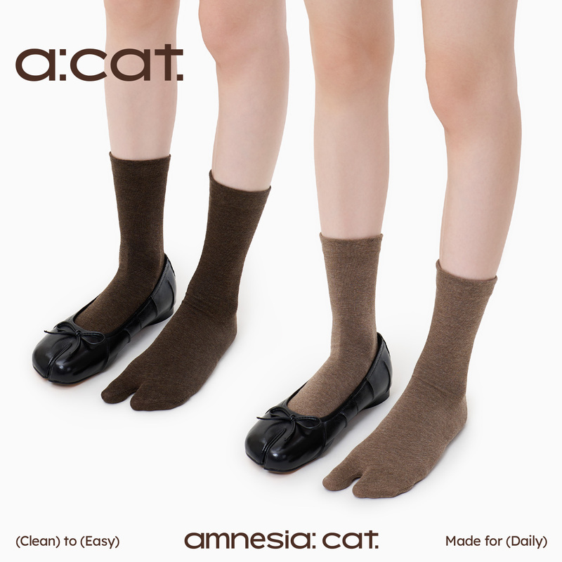 Melard Coffee-Colored Women's Two-Toe Mid-Calf Socks, Spring and Autumn Pure Cotton Margiela Long Socks, Trendy Sheep's Hoof Split-Toe Socks
