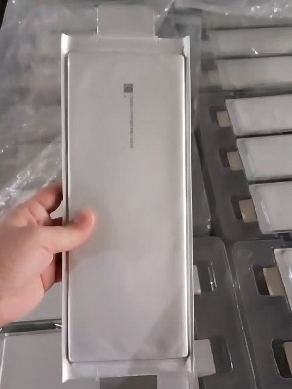 Brand New Funeng 79A Brand New Original Positive Terminal Ternary Cell Voltage: 3.7V Dimensions: 295-104-13