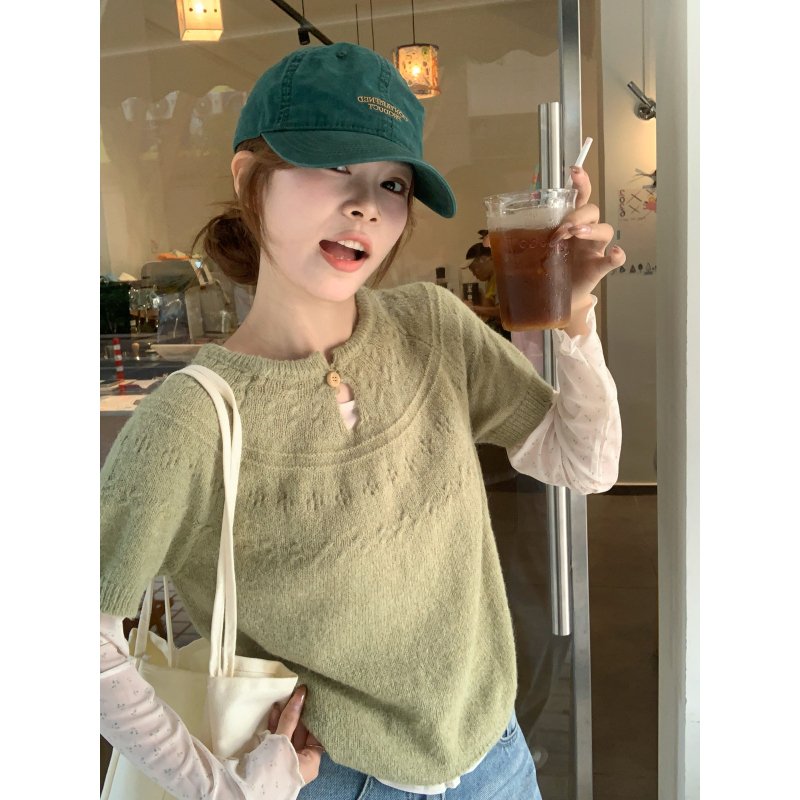【C·Cai】Dopamine Gentle One-Button Wool Crew Neck Short Sleeve 3626 # Lazy and Sophisticated Knitwear