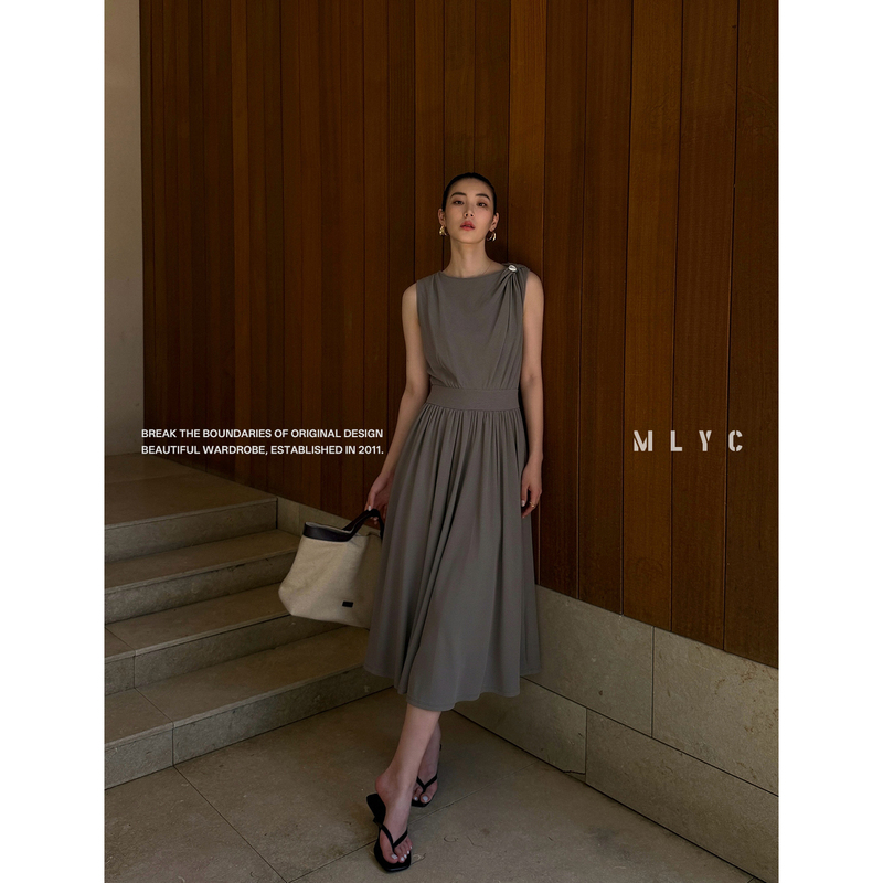 Puff·Beautiful Wardrobe Niche Light Luxury Twist Buckle Design High Waist Dress Sleeveless Draped Pleated Long Dress