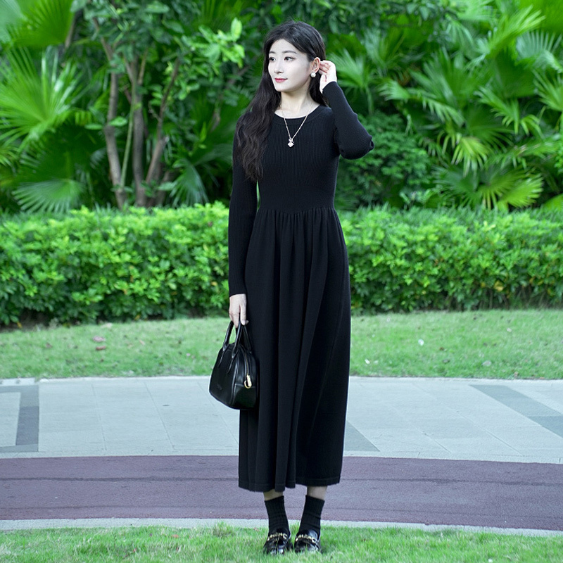 Long-Sleeved Round-Neck 2026 Autumn and Winter New French-Style Black Dress for Women, Inner Layer Sweater Long Dress