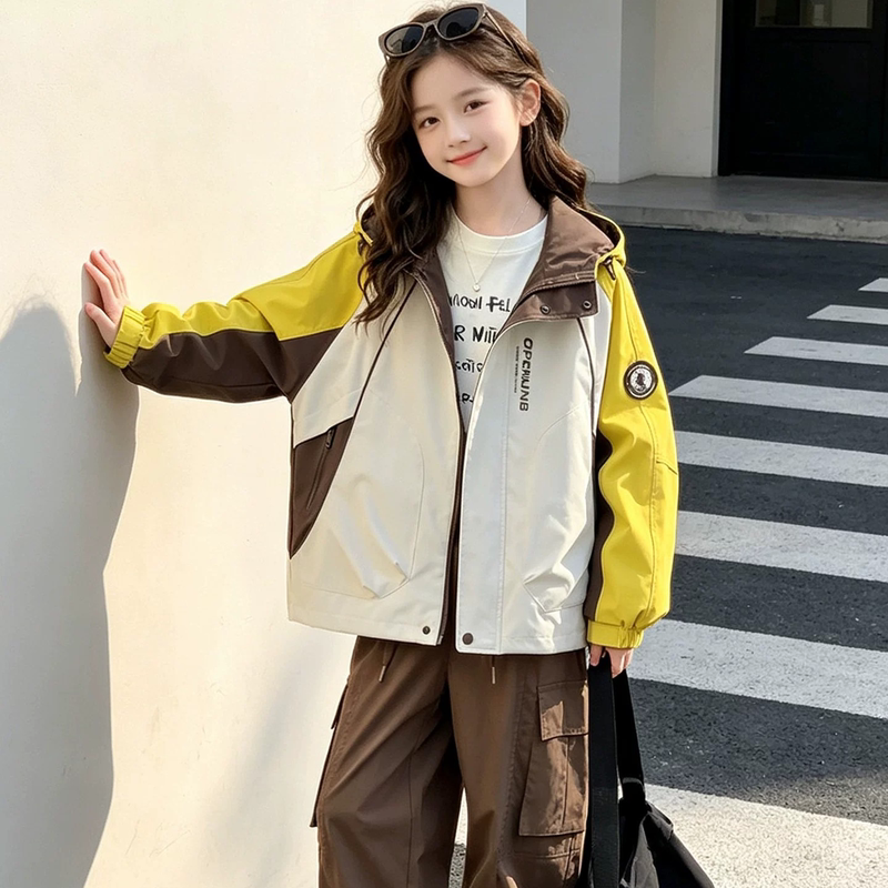 Girls' Hooded Color-Block Outdoor Jacket, Autumn Outfit for Older Children, Loose Fit, Versatile, Windproof, Warm, and Suitable for Outdoor Activities Girls' Hooded Color-Block Outdoor Jacket, Autumn Outfit for Older Children, Loose Fit, Versatile, Windproof, Warm, and Suitable for Outdoor Activities