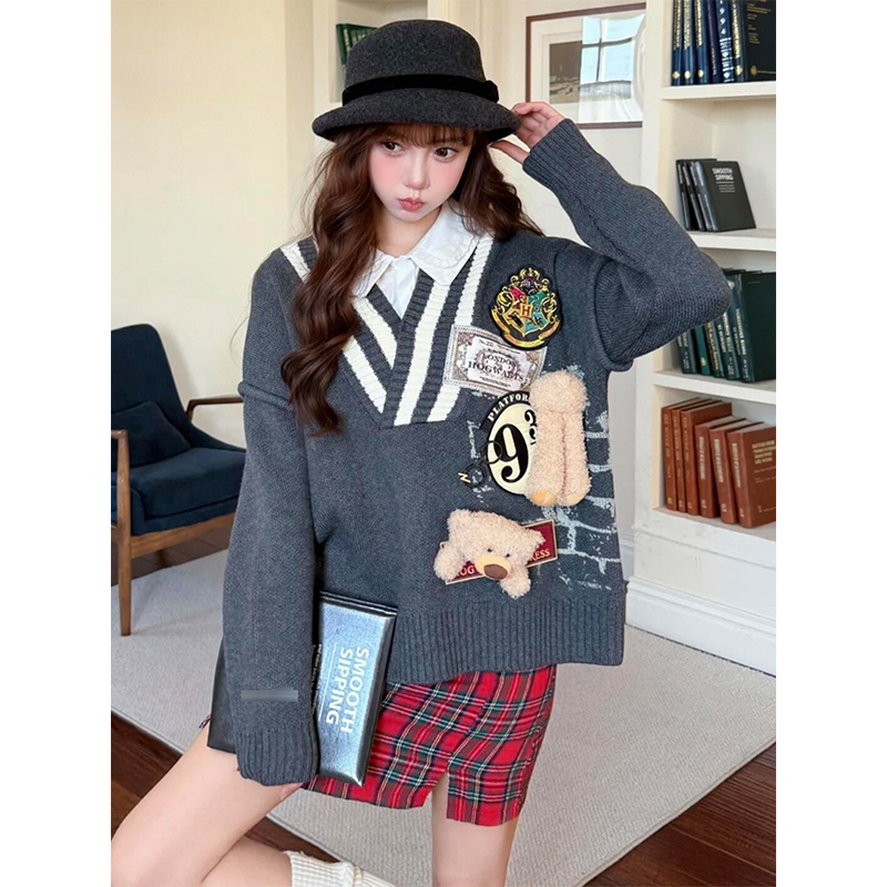 Retro Preppy Style Harry Potter Casual Sweater, Celebrity Style, Stereo Bear, Versatile Knitwear, Can Be Worn by Both Men and Women Retro Preppy Style Harry Potter Casual Sweater, Celebrity Style, Stereo Bear, Versatile Knitwear, Can Be Worn by Both Men and Women