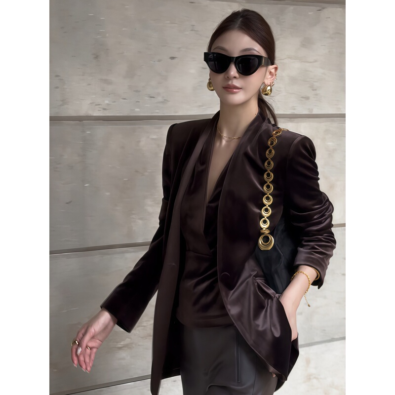 Kiki【Mo Yunshang】2026 Autumn Vintage High-Quality V-Neck Jacket Multi-Color Velvet Blazer 6Ql08 Kiki【Mo Yunshang】2026 Autumn Vintage High-Quality V-Neck Jacket Multi-Color Velvet Blazer 6Ql08