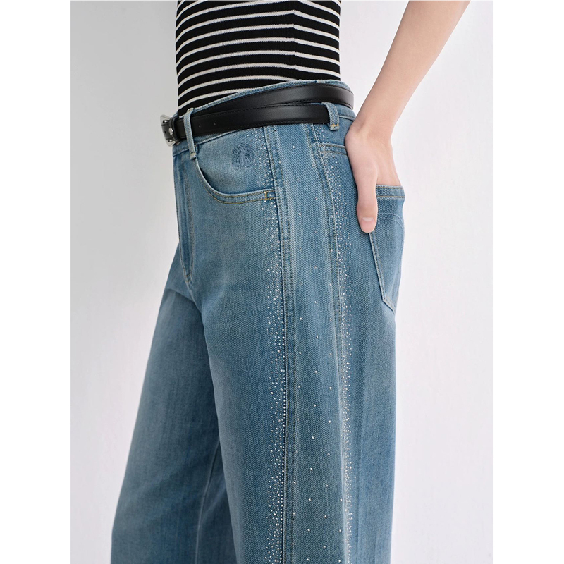 An Ye's Three-Quarter Length/Loose-Fitting Wide-Leg Jeans for Women, Washed Cotton with a Relaxed Fit and Rhinestone Embellishments