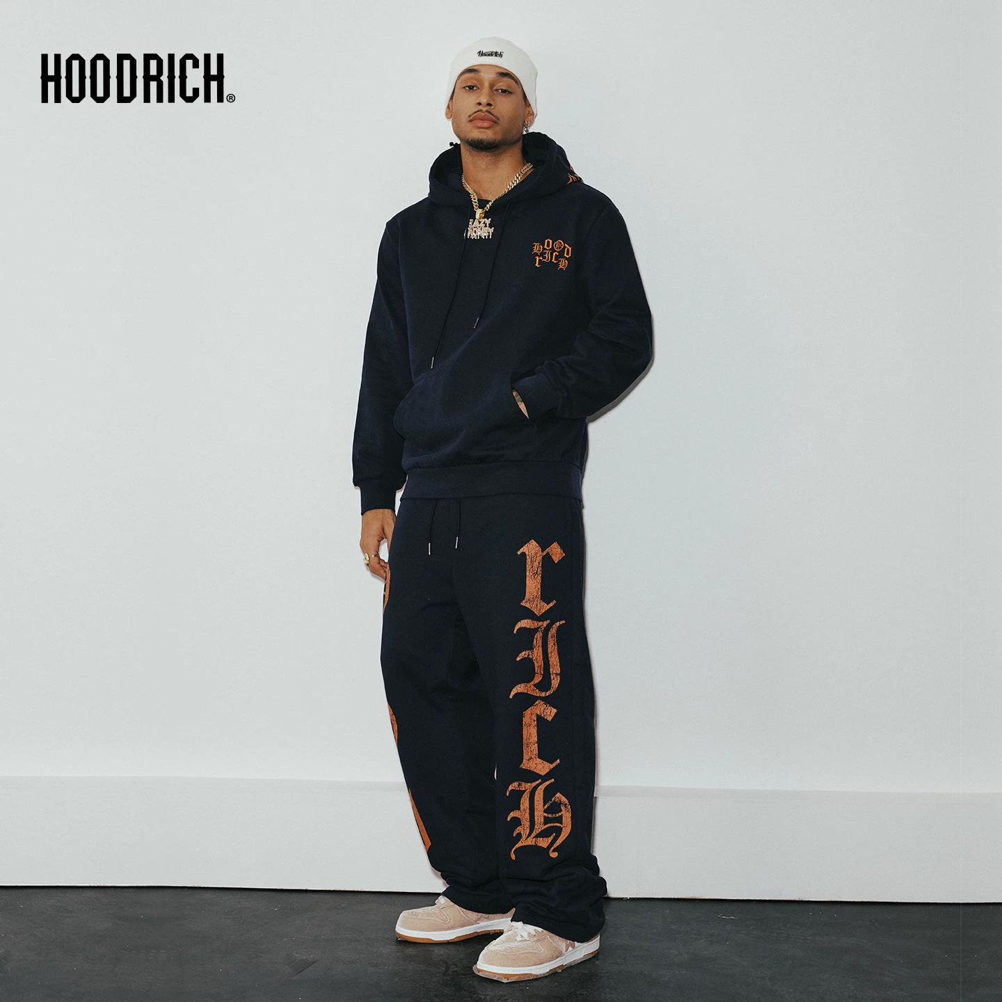 Худи HOODRICH оранжевые спортивные осенью с капюшоном для отдыха, с вышивкой, утяжка