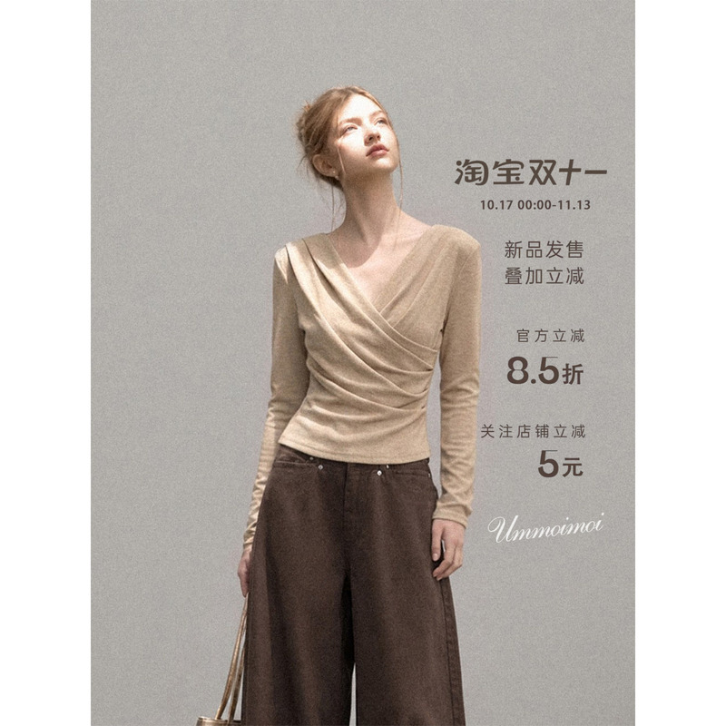 Ummoimoi Oatmeal Color Cross V-Neck Long-Sleeved T-Shirt for Women in Autumn and Winter, High-End Inner Wear, Pleated Slim Fit Top Ummoimoi Oatmeal Color Cross V-Neck Long-Sleeved T-Shirt for Women in Autumn and Winter, High-End Inner Wear, Pleated Slim Fit Top