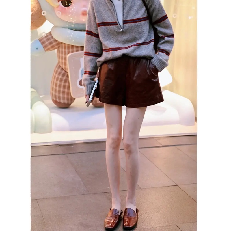 High-End Leather Shorts Bb12424307 from Bao'Er's Brand, Vegetable-Tanned Leather with Oil-Waxed Texture, Hanfu Pants