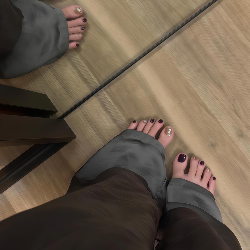 Summer's New Style: Deep Purple with Sparkling Gold Sequins, High-End Handmade Detachable Design for Toenails