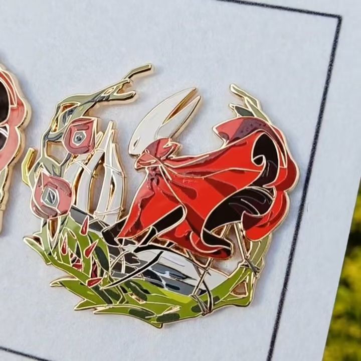 Empty Knight Bumblebee thistles and thorns Garland Metal badge Cartoon Pin Brooch self-control game Fellow periphery valley