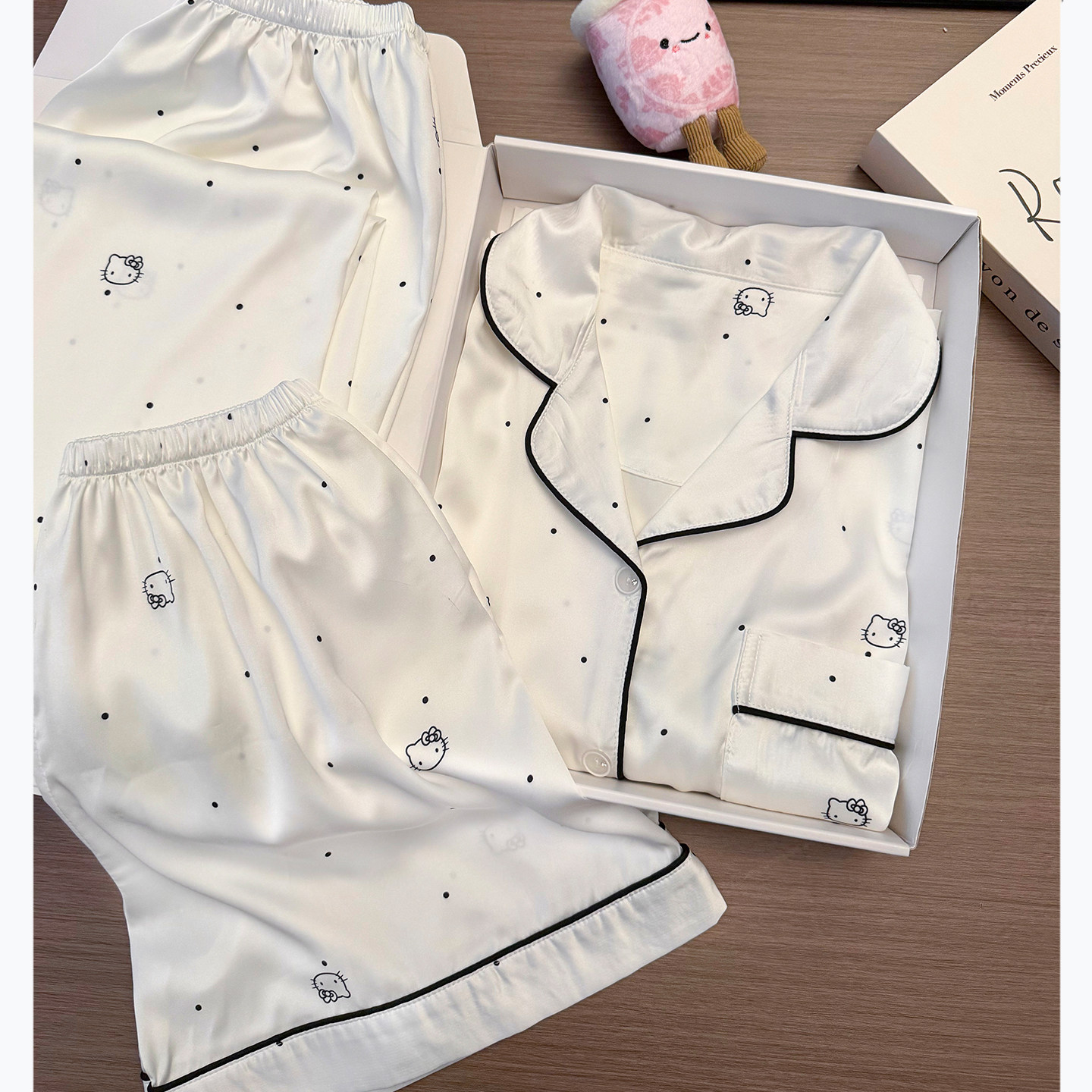 Wave point pajamas Women's money summer Ice silk Short sleeve trousers 2026 The new Advanced sense Three piece set summer Home Furnishings