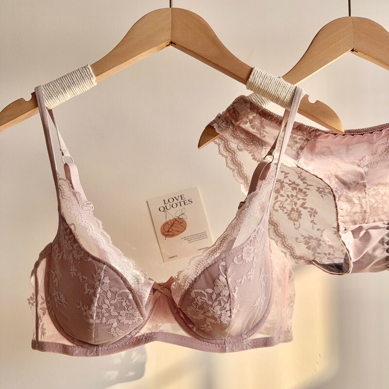 French-Style Purple Lace Lingerie, Sexy and Alluring, Small Bust Enhancement, Soft Underwire, Thin and Comfortable Bra Set