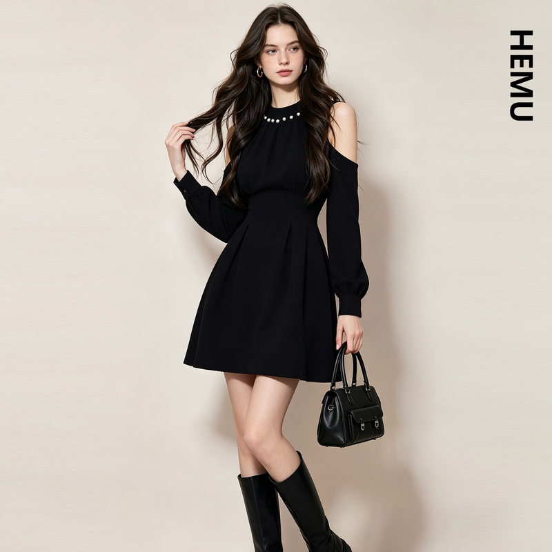 Hepburn-Style Dress for Women, French Off-Shoulder Little Black Dress, Age-Reducing High-End Miu-Style Short Dress for Petite Figures, Early Autumn