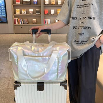 Short-term travel bag female hand puts out a different size of large capacity lightweight sports gym bag small luggage waiting for production travel storage bag