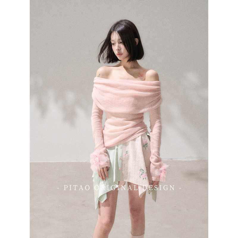Pitao Original "Feather Elf" One-Shoulder Slim-Fit Top for Women, Autumn Atmosphere, Three-Dimensional Floral Knitwear