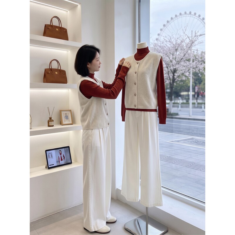 Ankora Red Half-Turtleneck Knit Sweater for Women, Perfect for Early Autumn Layering, Looks Great with a Vest Underneath, Paired with a Long-Sleeve Base Shirt
